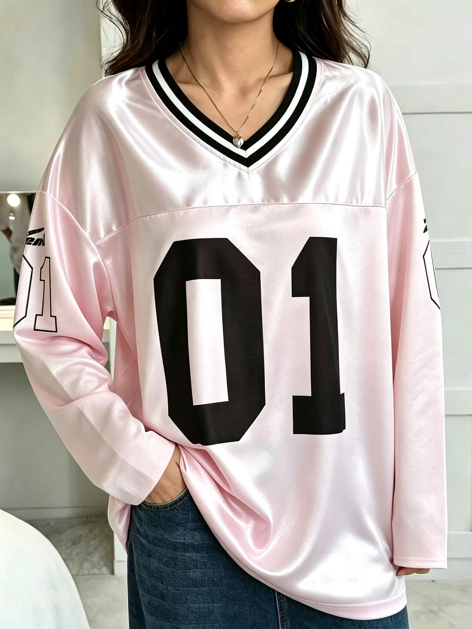 Vintage Women Fashion - เสื้อยืดแขนยาวผู้ชายผู้หญิงสไตล์วินเทจ ทรงโอเวอร์ไซส์ พิมพ์ลายเลข 01 คอวี แฟชั่นสปอร์ต